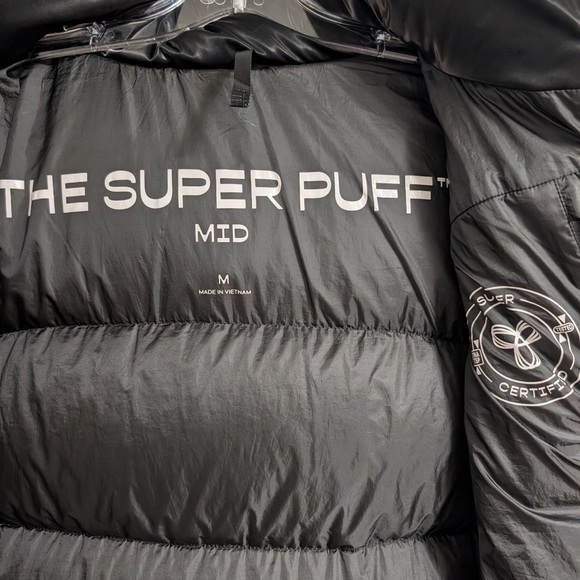 Aritzia Super Puff Mid Liquid Shine - Picture 4 of 4